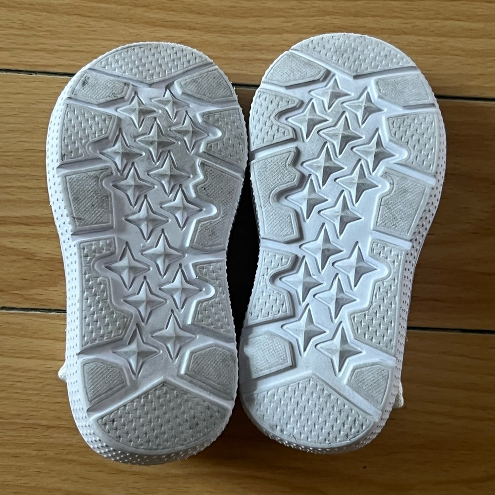 Toddler Sock Shoes White and Yellow Smiley Face Baby Year 1-3 years Size 8 - Picture 3 of 5